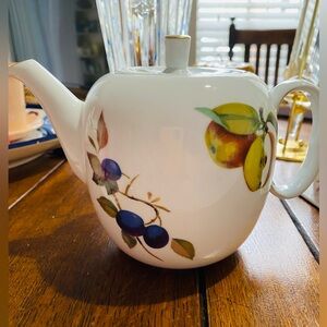 Royal Worcester “Evesham” 1960s Fruit Tea Pot. EUC. Grapes, Apple, Orange, Berry